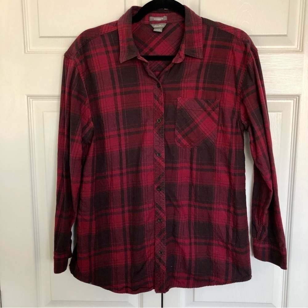 Women’s Eddie Bauer Boyfriend Fit Red and Black Flannel Button Down Shirt Size S